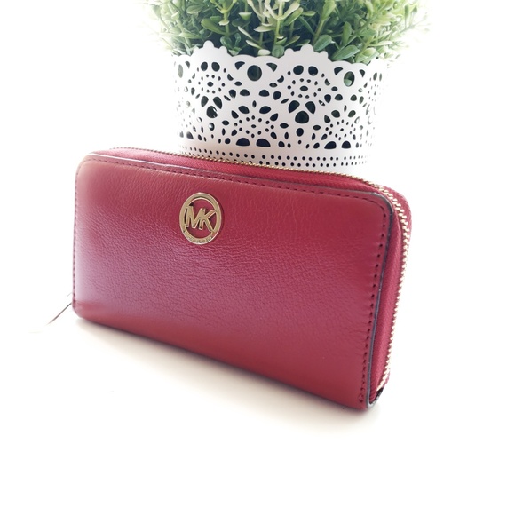 Michael Kors Handbags - Michael Kors Continental Leather Fulton Zip Wallet